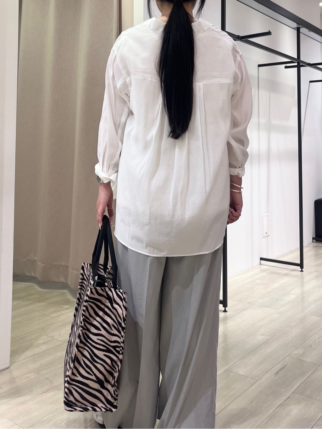 hasuさんの「INDIVI｜【体型カバー／清涼感】シアーオーバーシャツ」を使ったコーディネート