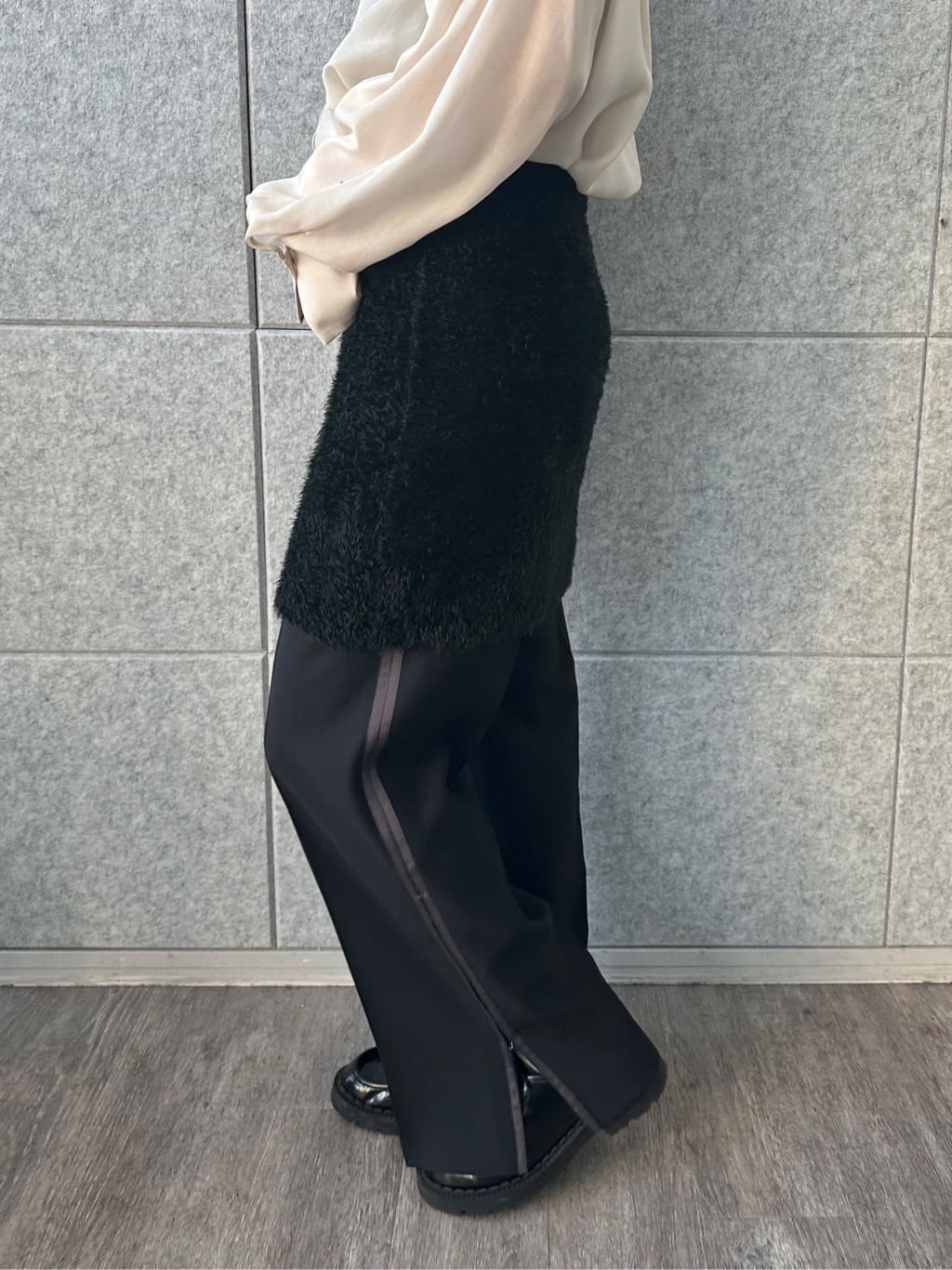 harunaさんの「CODE A｜feather mini skirt」を使ったコーディネート