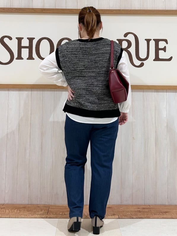 まるさんの「SHOO･LA･RUE｜【2点セット/S-LL】着回しいろいろ 編み柄ベスト&times;ブラウス」を使ったコーディネート