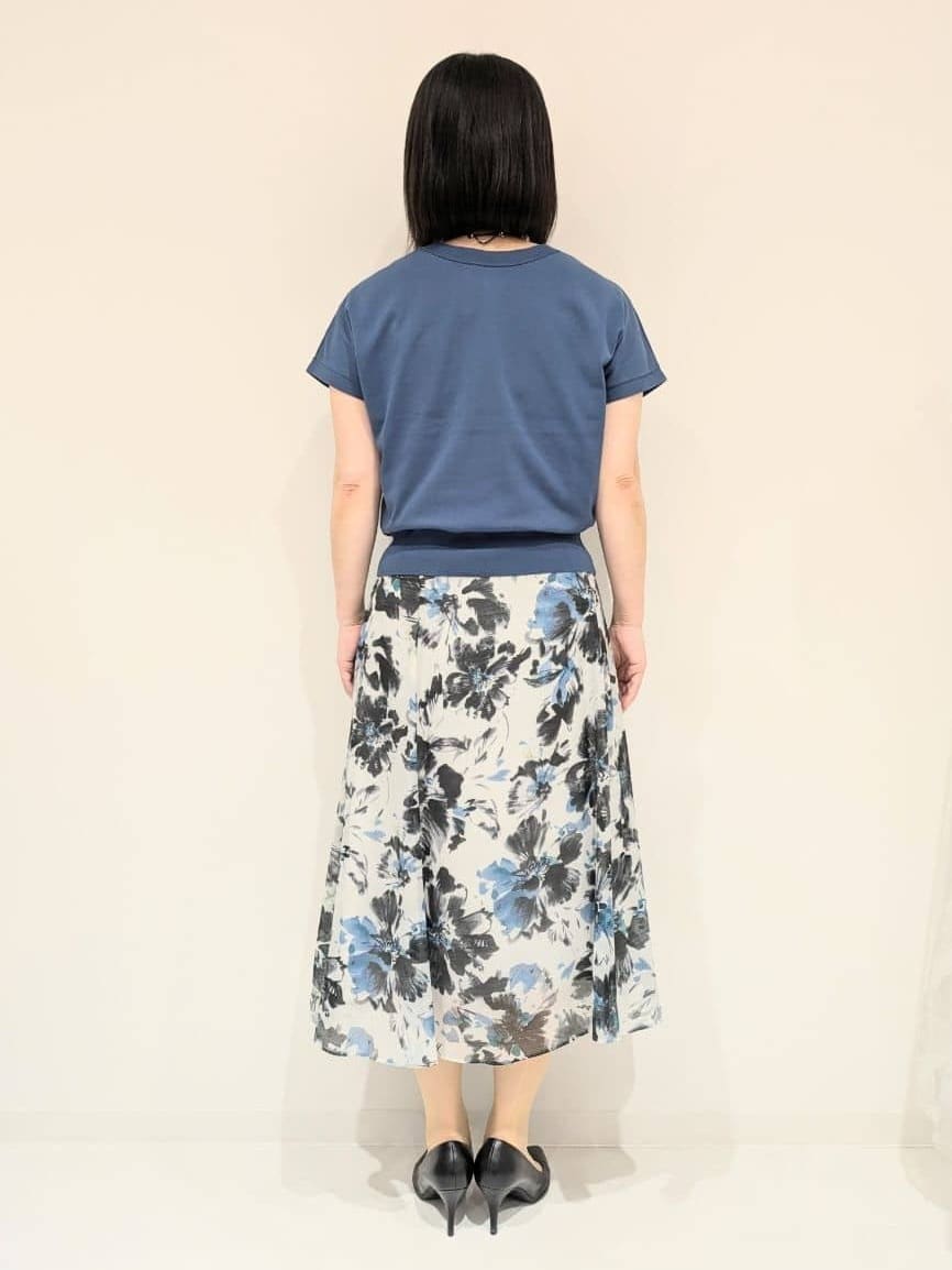 tomoさんの「UNTITLED｜【シアー/後ろウエストゴム】ペイントフラワースカート」を使ったコーディネート