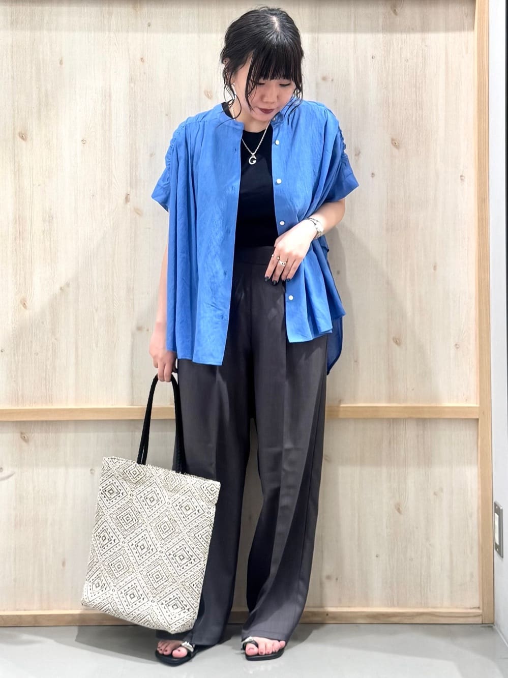 nanaさんの「THE SHOP TK｜麻調シアーフリルギャザーブラウス【洗える】」を使ったコーディネート