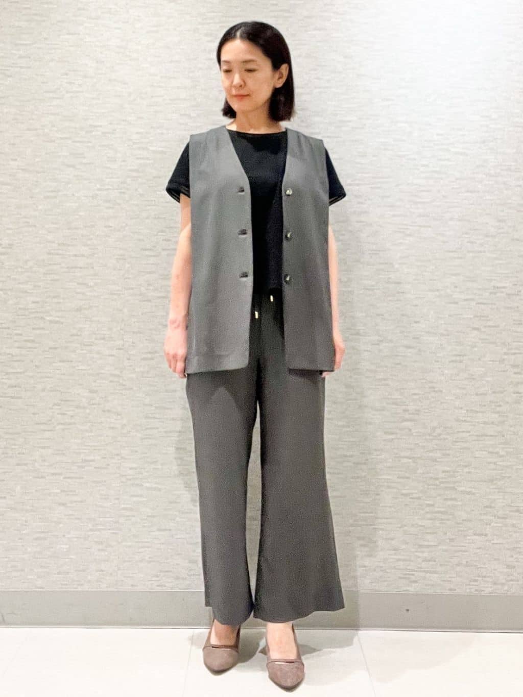 marikoさんの「Reflect｜【ウエスト総ゴム／セットアップ／単品使いOK◎】ベスト＋ストレートパンツセット」を使ったコーディネート