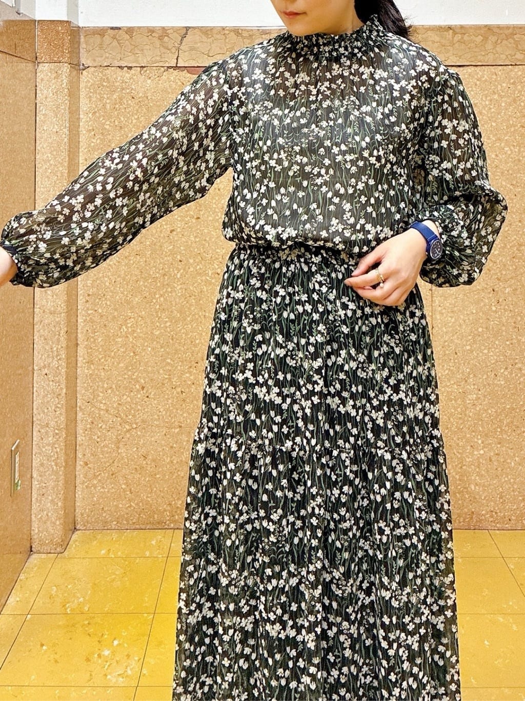 hattoriさんの「INDIVI｜【インナーで活躍／アンサンブル】クルーネック半袖ニット」を使ったコーディネート