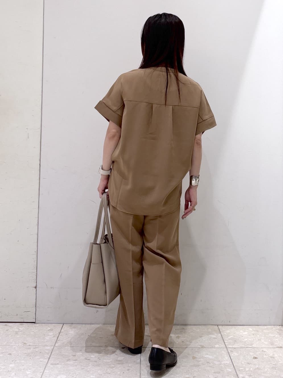 mameさんの「OPAQUE.CLIP｜《5色展開／SS-LLサイズ》スキッパー金ボタンブラウス／セットアップ対応【防シワ／ストレッチ／洗濯」を使ったコーディネート