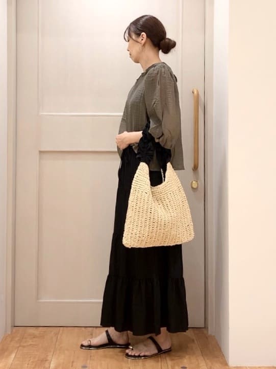 tamuさんの「SHOO･LA･RUE｜【S-LL/前後2WAY】バルーンスリーブが華やか こなれ見えシアーブラウス」を使ったコーディネート