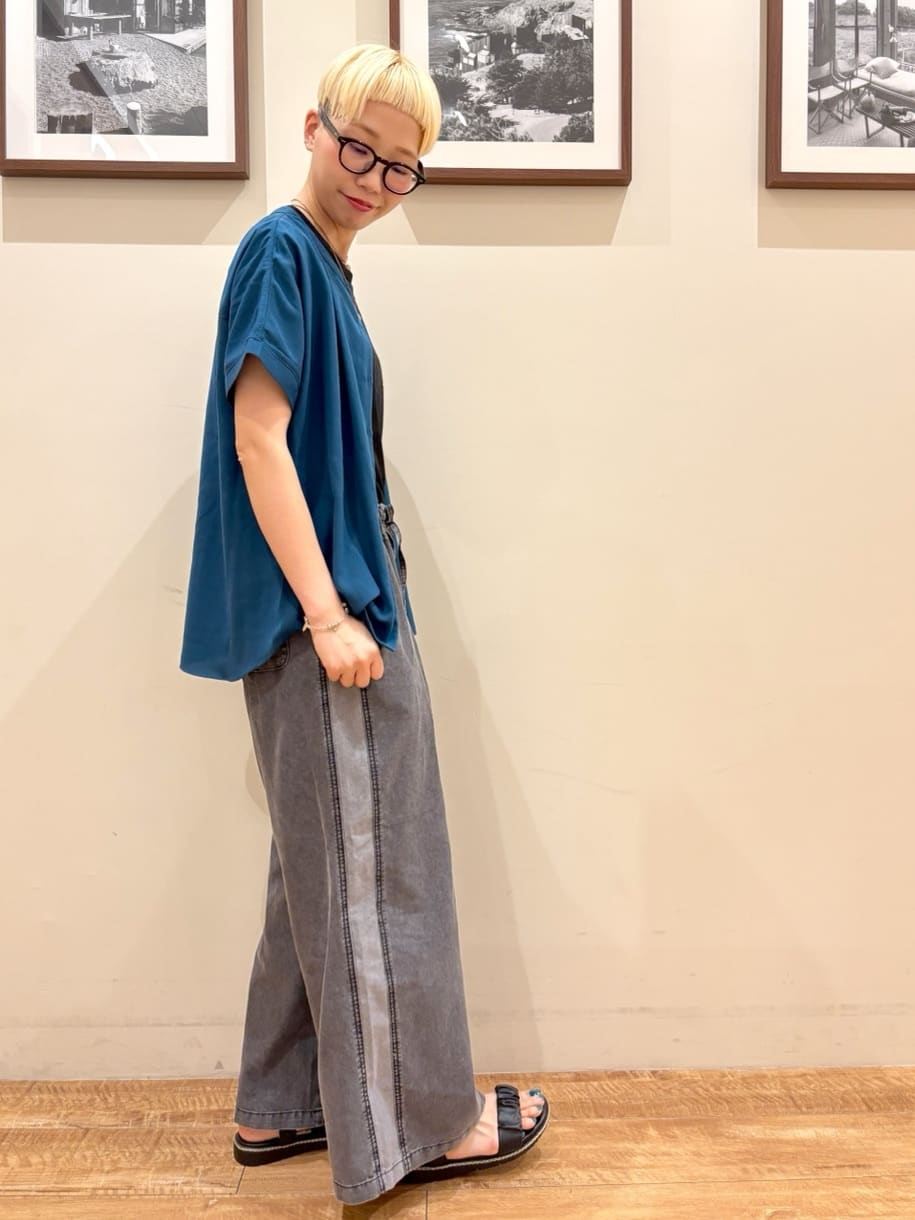 Ayumiさんの「SHOO･LA･RUE｜【洗える/プチプラ】大人の抜け感をプラスする バンドカラーシャツ」を使ったコーディネート