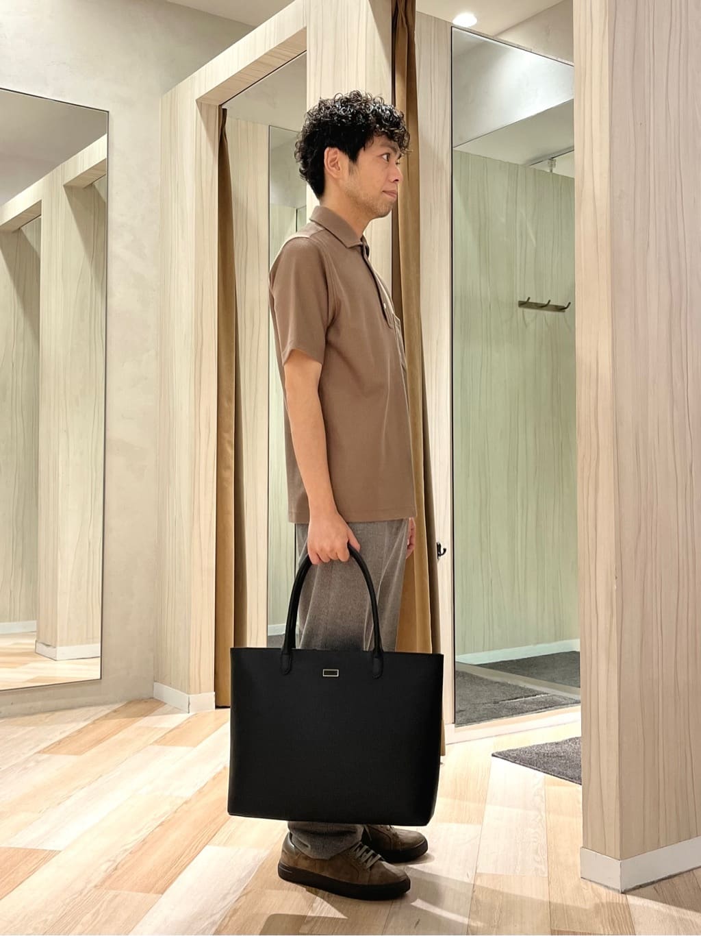 URAさんの「TAKEO KIKUCHI｜マイクロファイバートートM」を使ったコーディネート