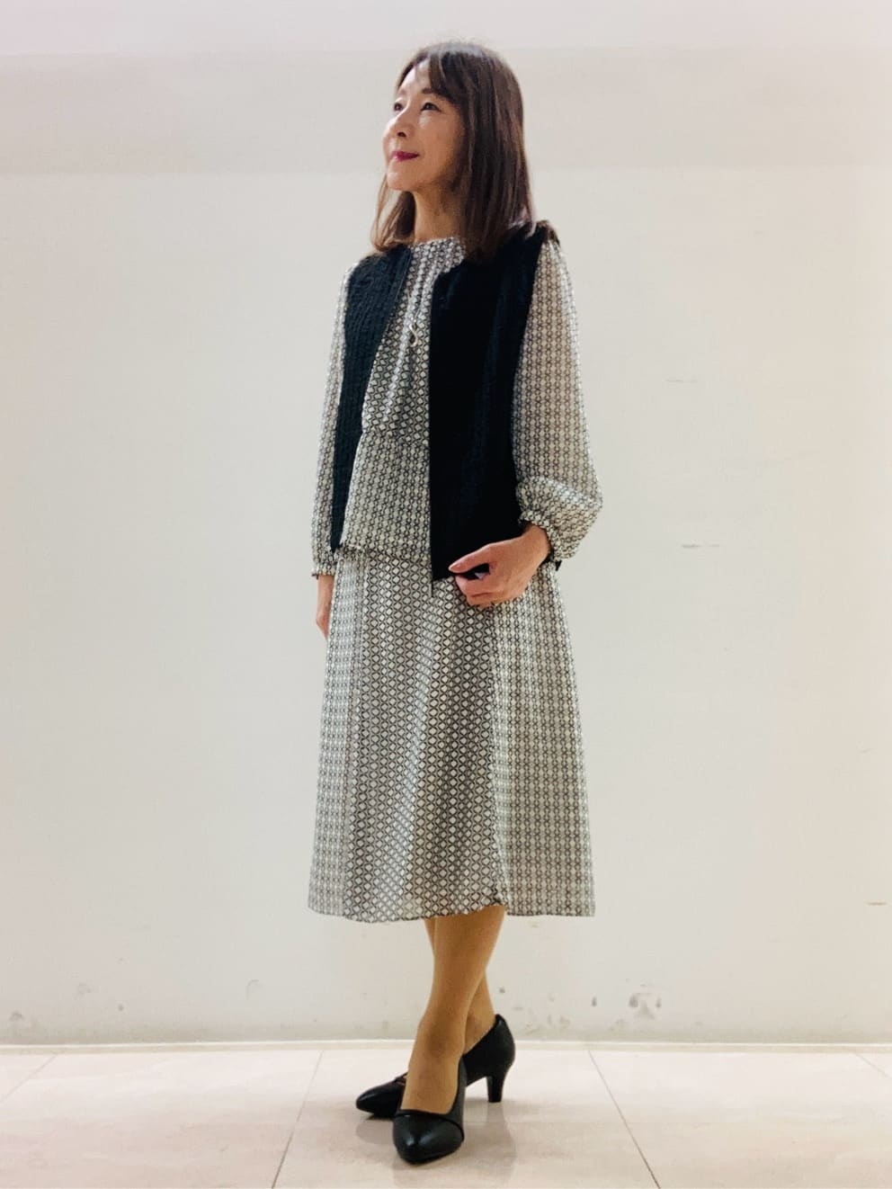 kurodaさんの「Reflect｜【きちんと見え／セットアップ可／通勤におすすめ◎】ペプラムプリントブラウス」を使ったコーディネート
