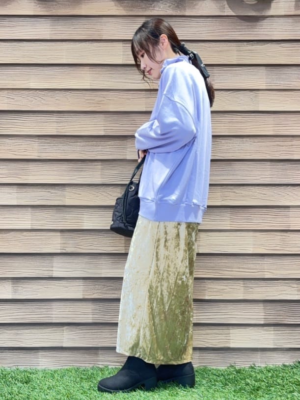 himiさんの「SHOO･LA･RUE｜8色の選べる楽しさ ハーフジップ オーバーサイズスウェット」を使ったコーディネート