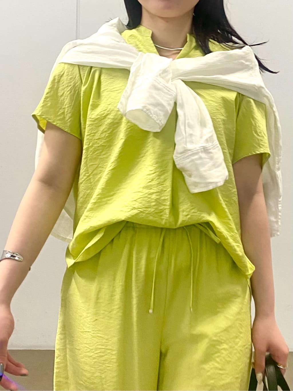 misakiさんの「INDIVI｜【洗える／UVケア／SETUP可能】ドロストワイドパンツ」を使ったコーディネート
