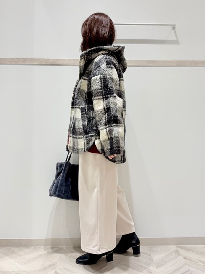 c_h_i_k_aさんの「SHOO･LA･RUE｜気になるお腹周りをカバー ケーブル編みペプラムニット」を使ったコーディネート