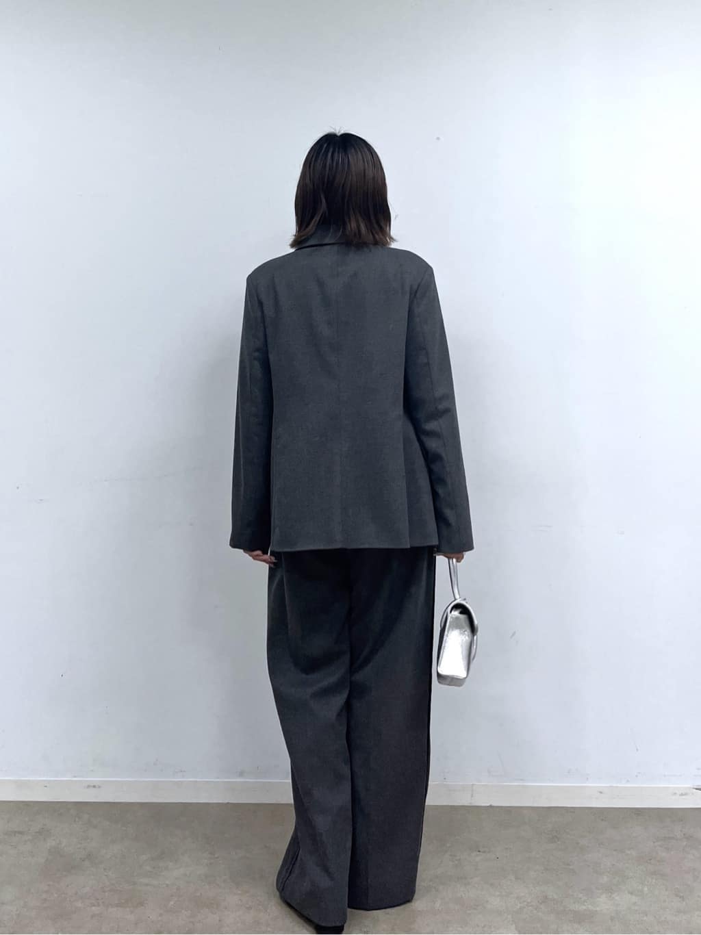Harukaさんの「INDIVI｜【MILLELA FIRENZE】ループハンドルバッグ」を使ったコーディネート