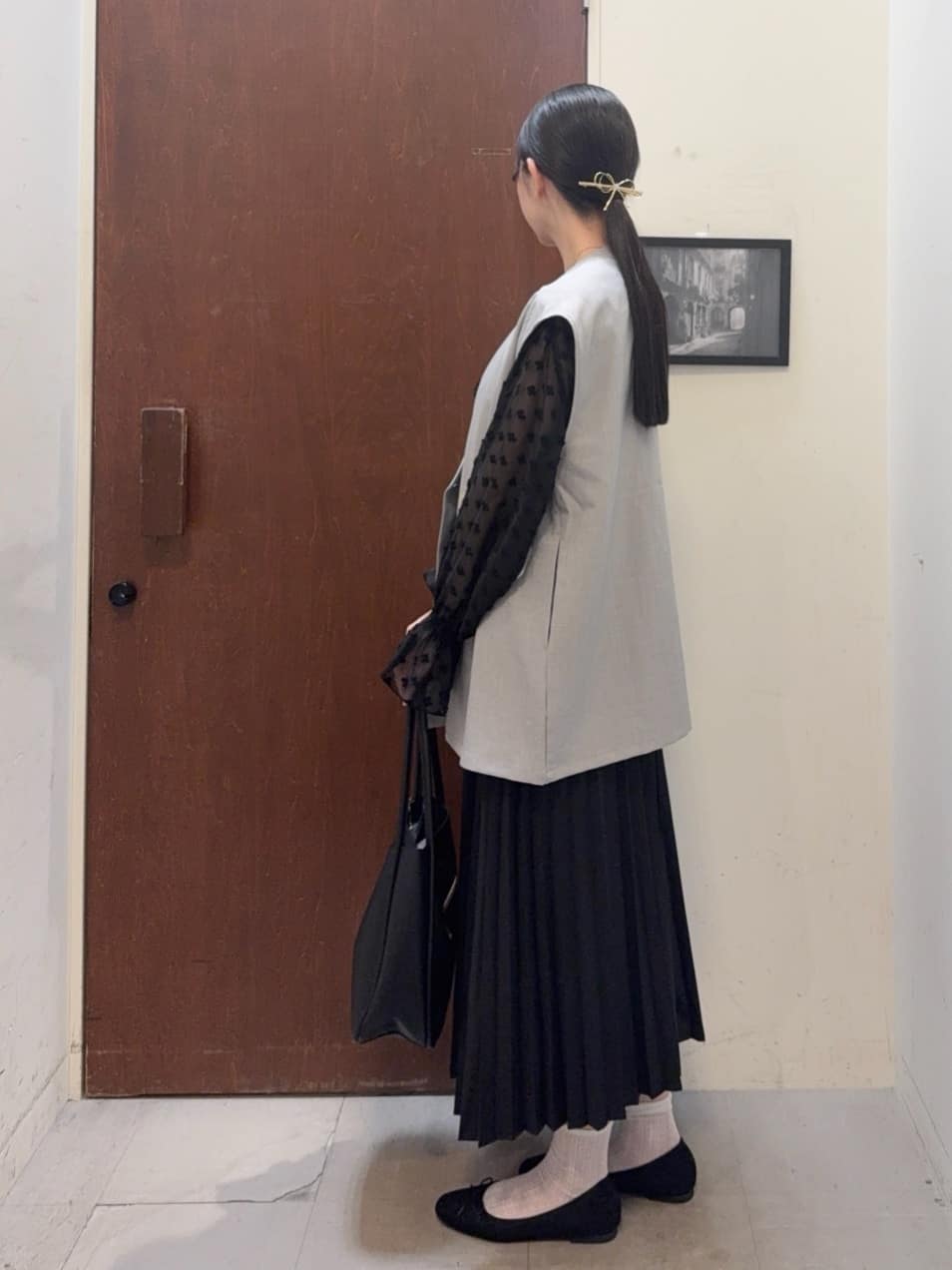 ふーちゃんさんの「SHOO･LA･RUE｜華やかにさをプラスする シアードビー シャーリングブラウス」を使ったコーディネート