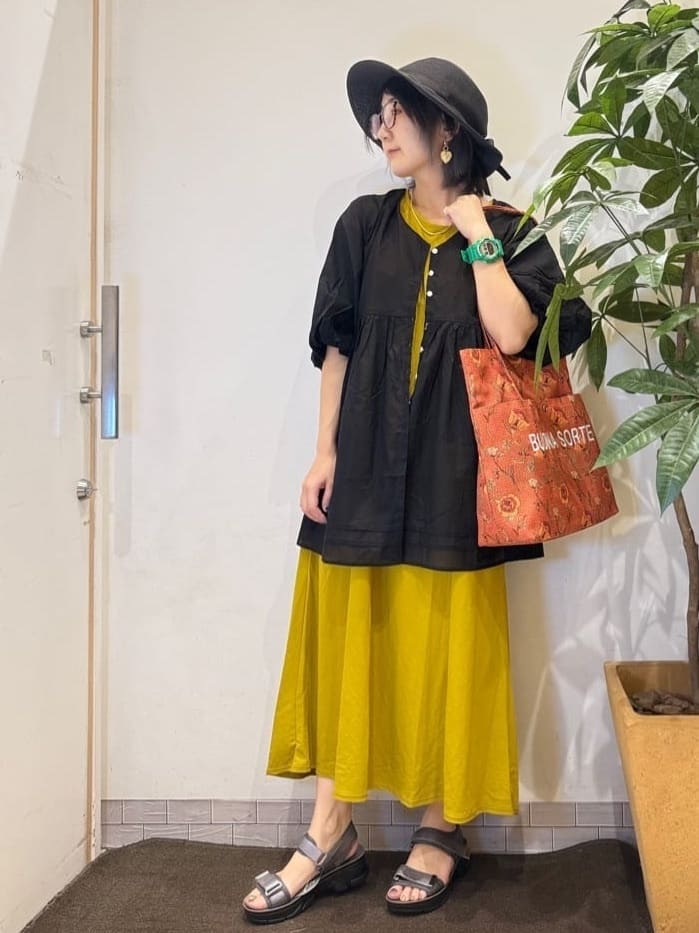 misakiさんの「SHOO･LA･RUE｜【S-LL】一枚で着映え バルーンスリーブブラウス」を使ったコーディネート