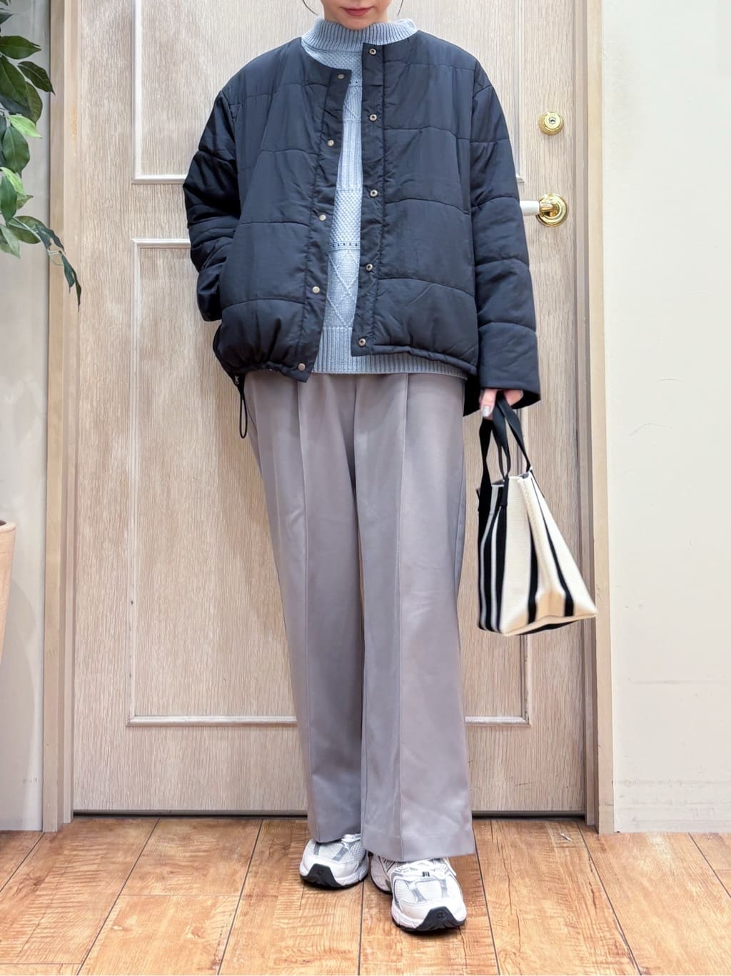なみさんの「SHOO･LA･RUE｜【洗濯機可/撥水/リバーシブル】 ノーカラー中綿ブルゾン」を使ったコーディネート