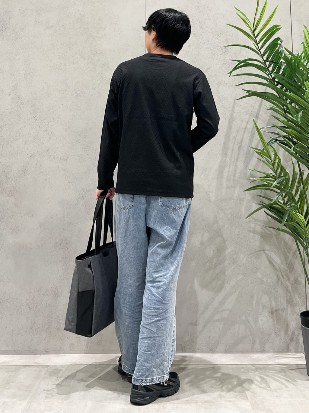 SHI-MAさんの「THE SHOP TK｜リンクスジャカード長袖Tシャツ【サスティナブル素材使用/洗濯機OK】」を使ったコーディネート