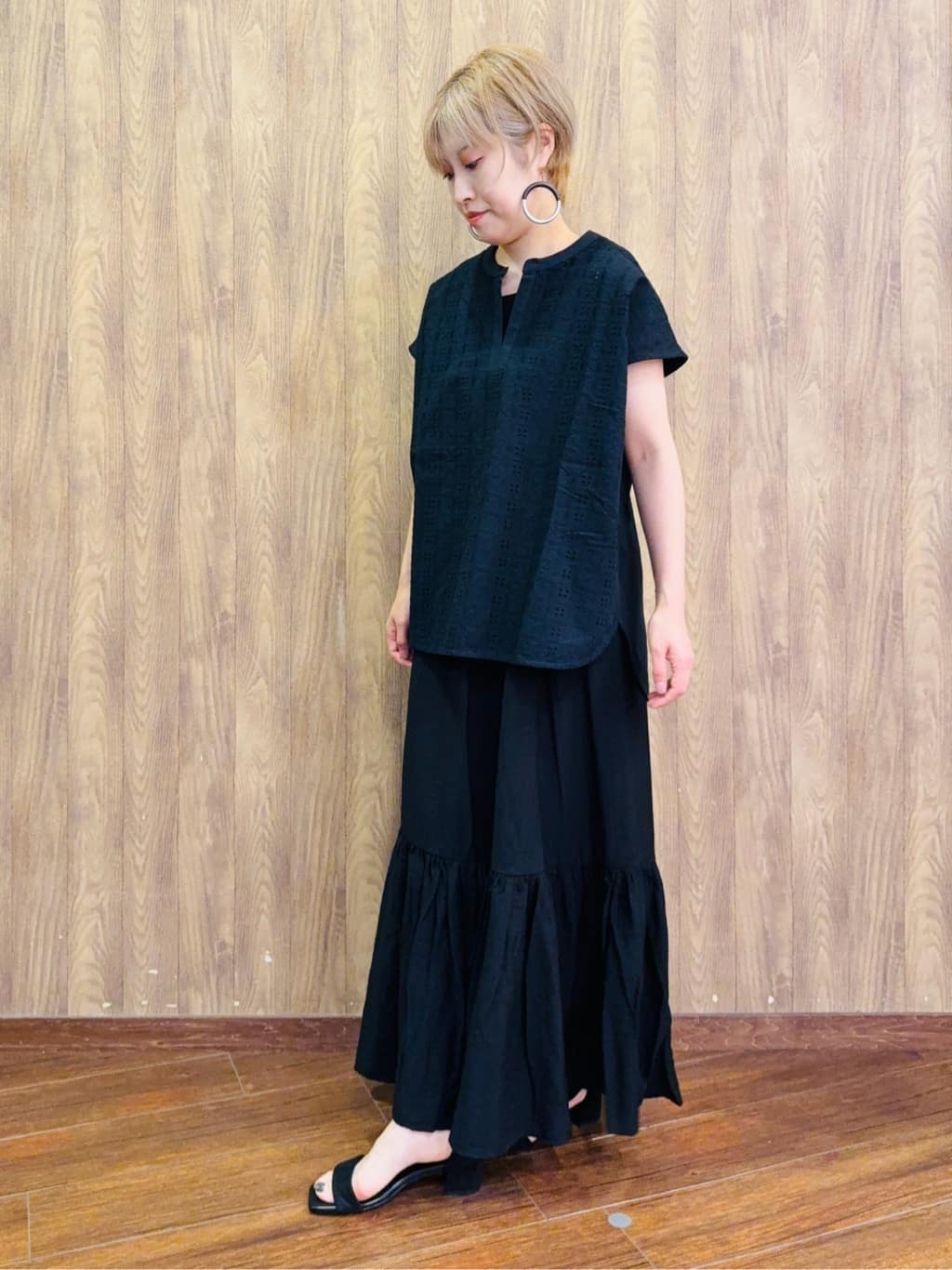 ちばみさんの「SHOO･LA･RUE｜【S-LL】抜け感とすっきり見えを叶える 刺繍レース スキッパー襟トップス」を使ったコーディネート