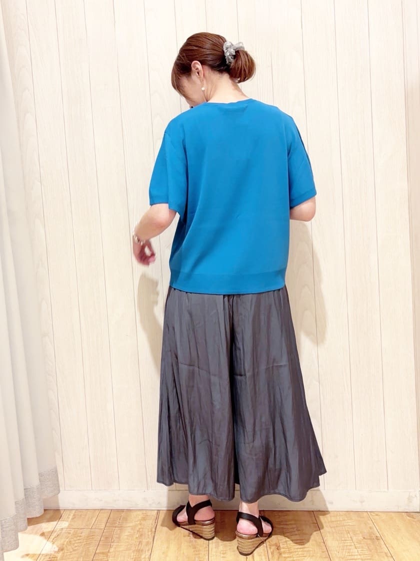 あいこさんの「SHOO･LA･RUE｜【S-LL】二の腕はカバーして魅せる フレアスリーブニット」を使ったコーディネート