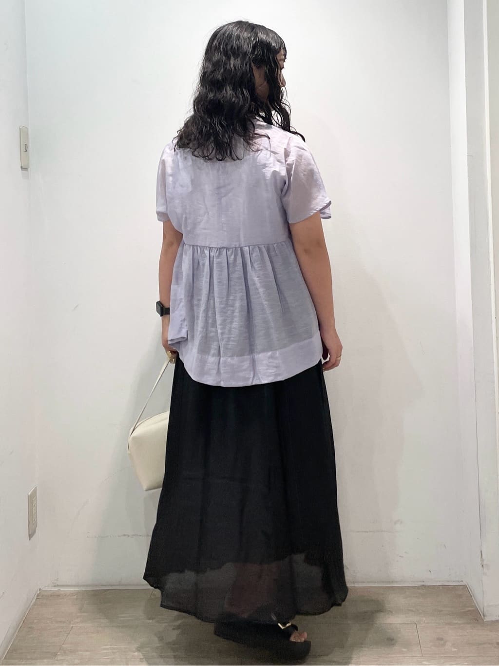 sumicaさんの「OPAQUE.CLIP｜麻混シアーペプラムブラウス【洗濯機洗い可】」を使ったコーディネート