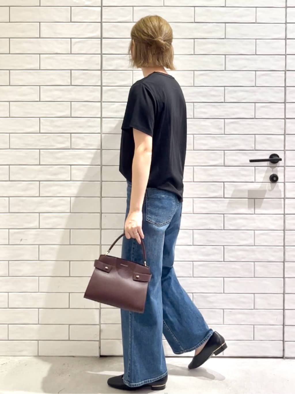しおりさんの「OPAQUE.CLIP｜メタリック刺繍ロゴTシャツ【接触冷感／洗濯機洗い可】」を使ったコーディネート