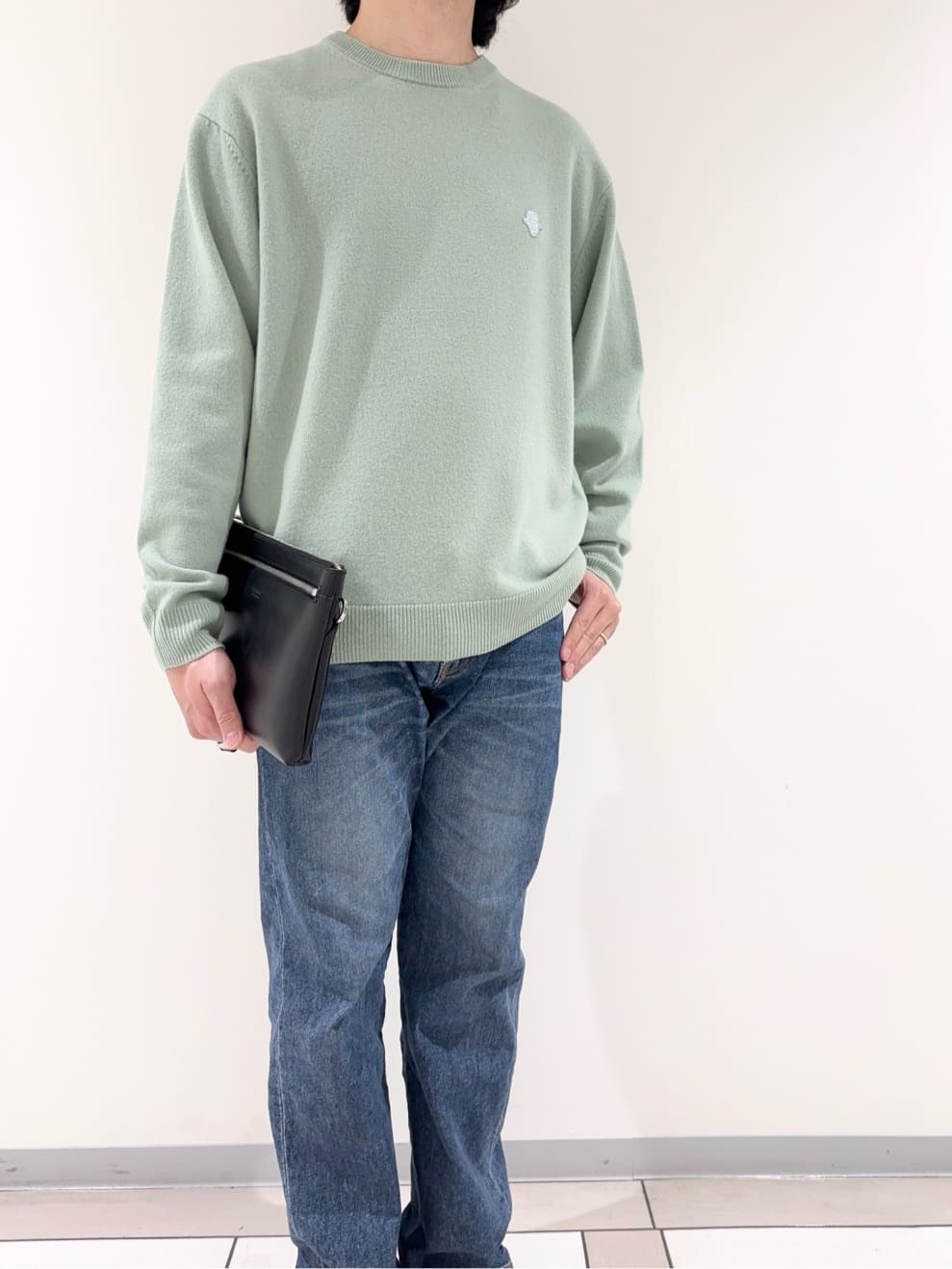 及川さんの「TAKEO KIKUCHI｜【Air Palette Knit】ワンポイント カラーニット プルオーバー」を使ったコーディネート