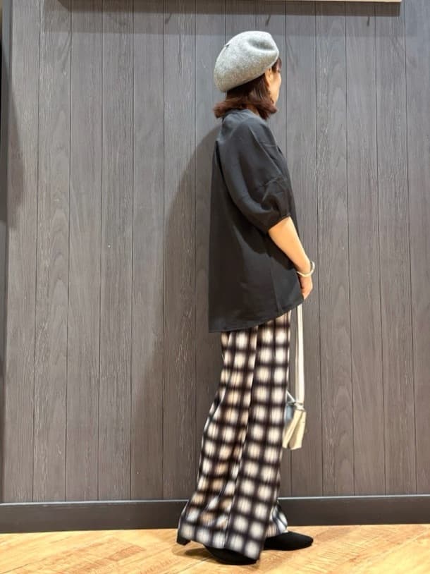 meiさんの「SHOO･LA･RUE｜【S-LL/洗濯後しわになりにくい】ランタンスリーブで女性らしく 5分袖スキッパーブラウス」を使ったコーディネート
