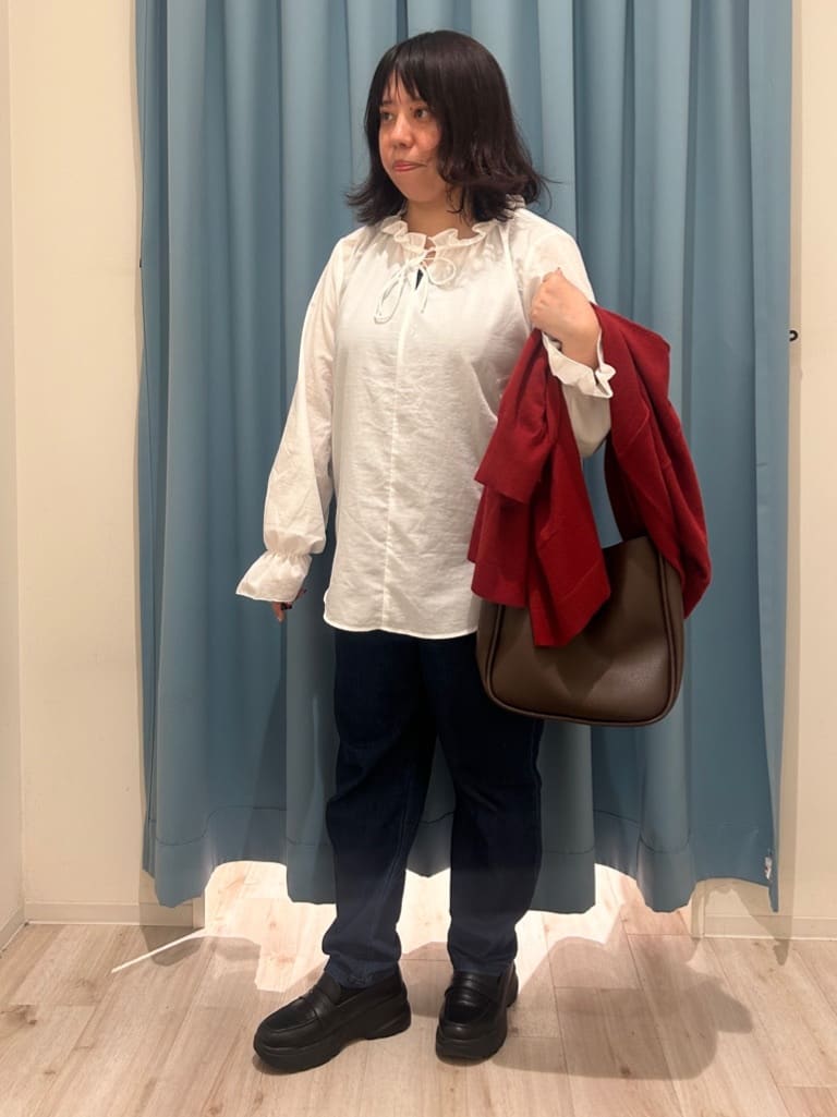 くーさんの「SHOO･LA･RUE｜【S-LL/洗濯後しわになりにくい/吸水速乾/UV】大人フェミニンな装いに 襟フリルブラウス」を使ったコーディネート