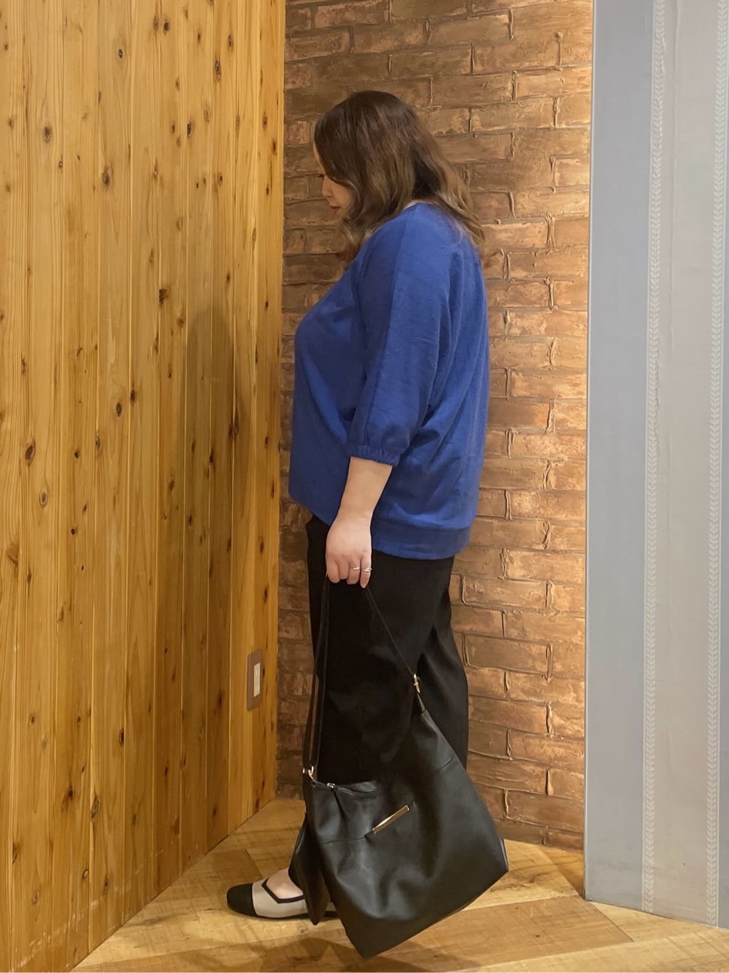 Risaさんの「SHOO･LA･RUE｜【S-LL/7分袖】ゆるシルエットが心地よい ドルマントップス」を使ったコーディネート