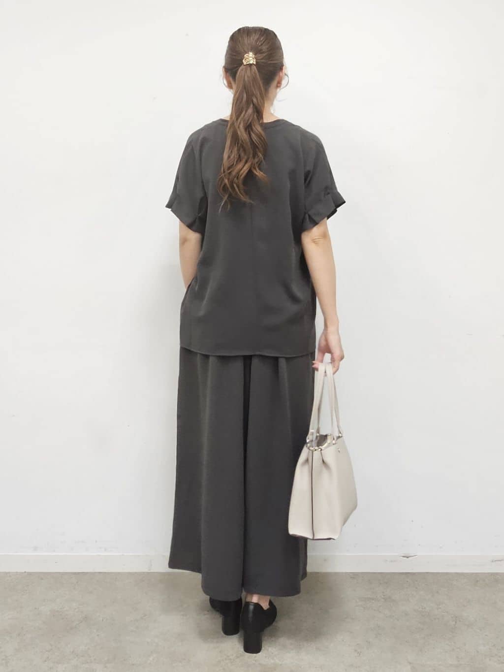 ゆゆさんの「SHOO･LA･RUE｜【S-LL/セットアップ可/ひんやり】きちんと見えで上品 お袖タック スキッパーブラウス」を使ったコーディネート