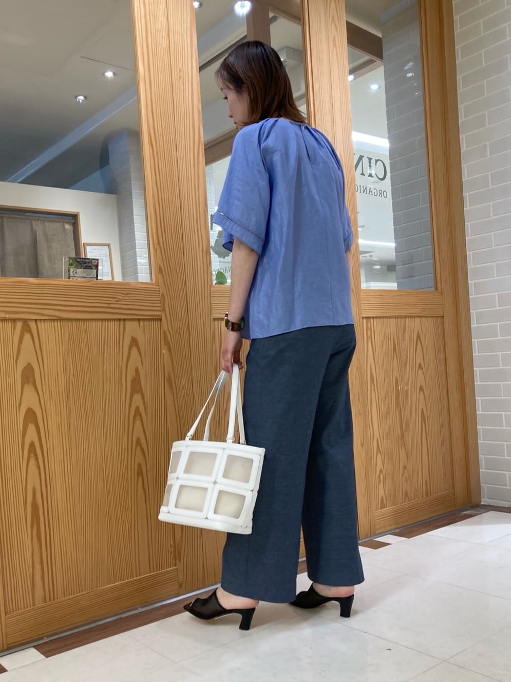 ゆうさんの「UNTITLED｜◆【セットアップ可能】リネン混 タックブラウス」を使ったコーディネート