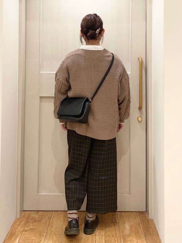 はまちゃんさんの「SHOO･LA･RUE｜【洗濯後しわになりにくい/吸水速乾/UVカット】着こなしで雰囲気いろいろ　お袖シャーリングシャツ」を使ったコーディネート