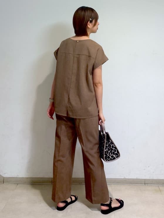 yukaさんの「UNTITLED｜【セットアップ可/はっ水/通勤】リラククール 半袖ブラウス」を使ったコーディネート