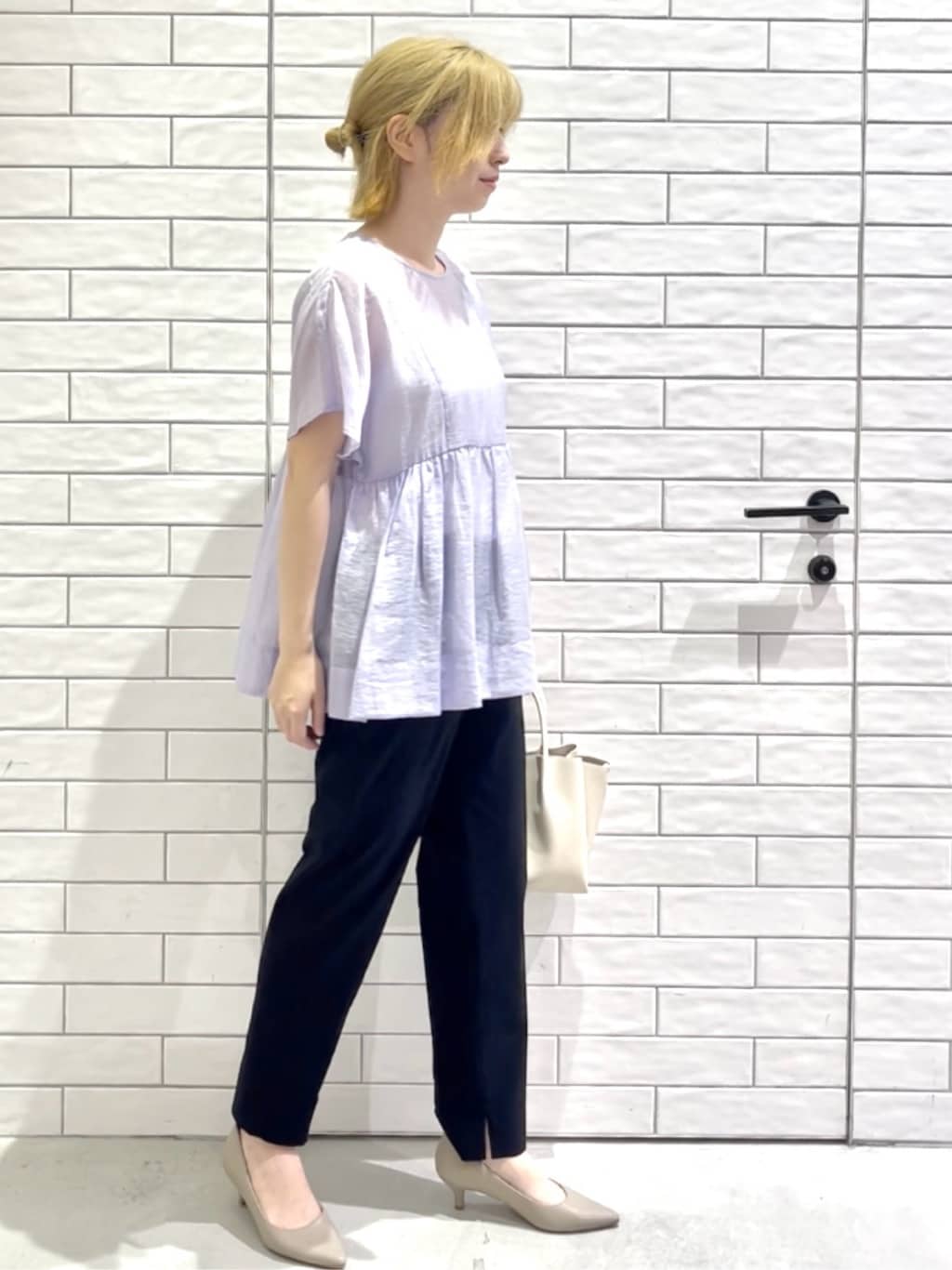 しおりさんの「OPAQUE.CLIP｜麻混シアーペプラムブラウス【洗濯機洗い可】」を使ったコーディネート