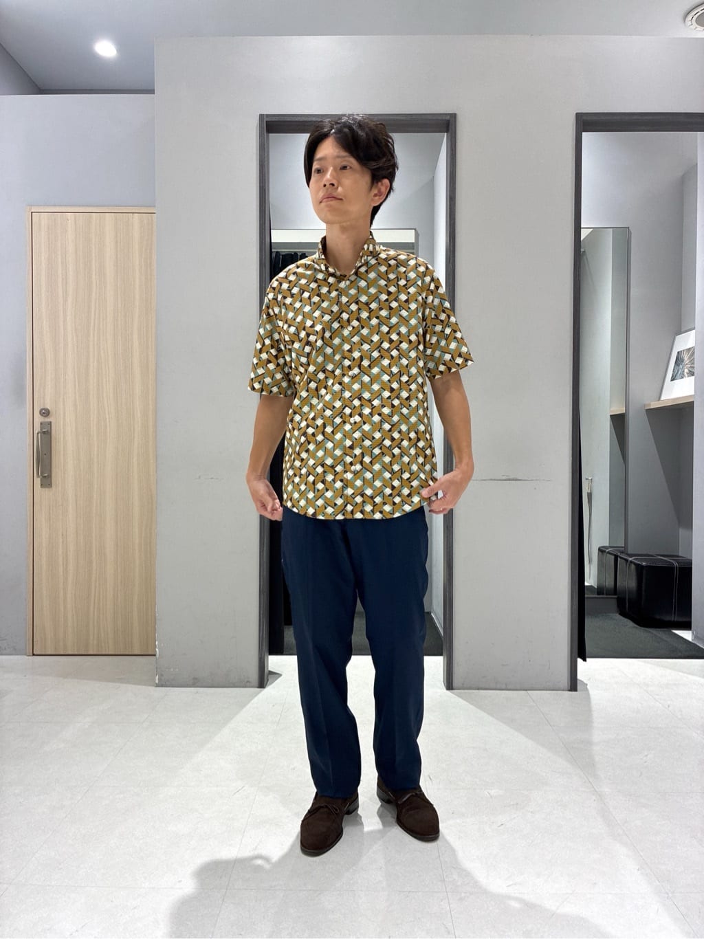 わいずみさんの「TAKEO KIKUCHI｜【COOL CITY WEAR】籠目アート柄 サッカーシャツ /通気性」を使ったコーディネート