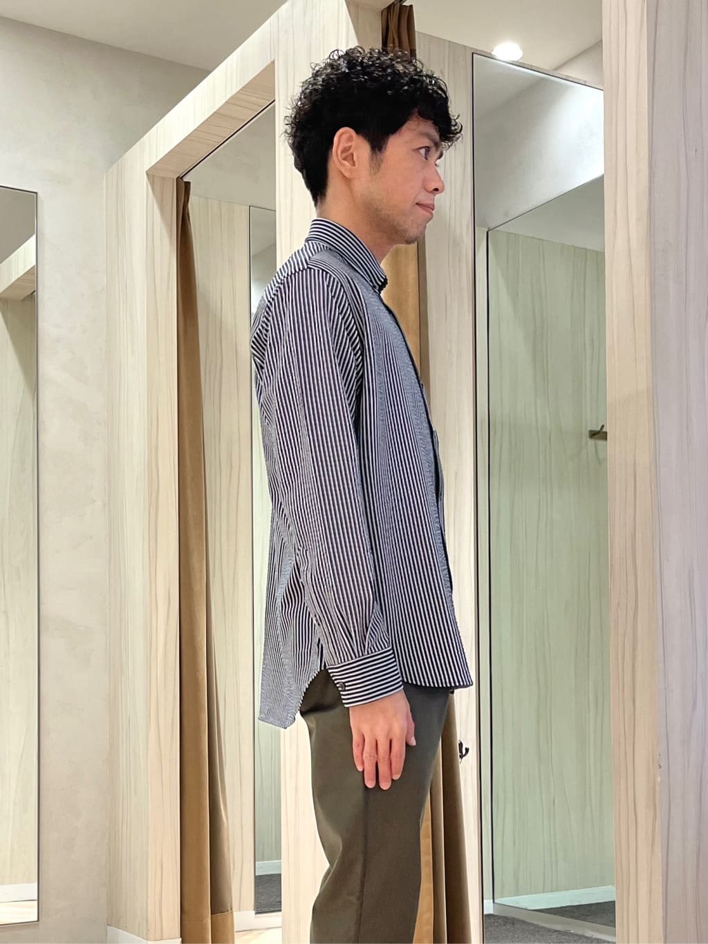 URAさんの「TAKEO KIKUCHI｜【抗菌防臭/シーズンレス】シアサッカー ジャージシャツ」を使ったコーディネート