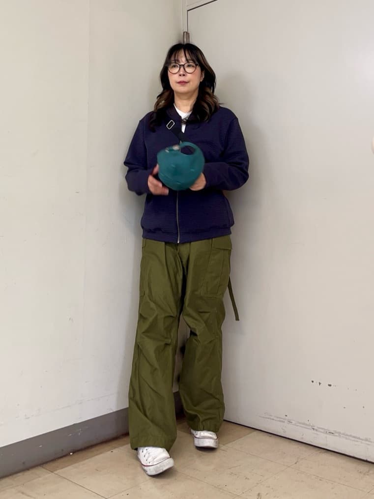 iwさんの「TAKEO KIKUCHI｜【尾州織】ブリスタ Vネック カットソー」を使ったコーディネート
