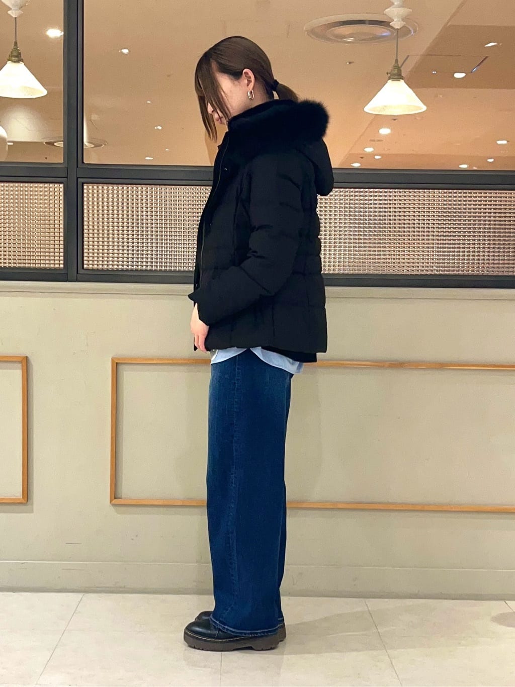 kumiさんの「INDIVI｜【名品／撥水／抗菌防臭】ショート丈リサイクルダウンコート」を使ったコーディネート