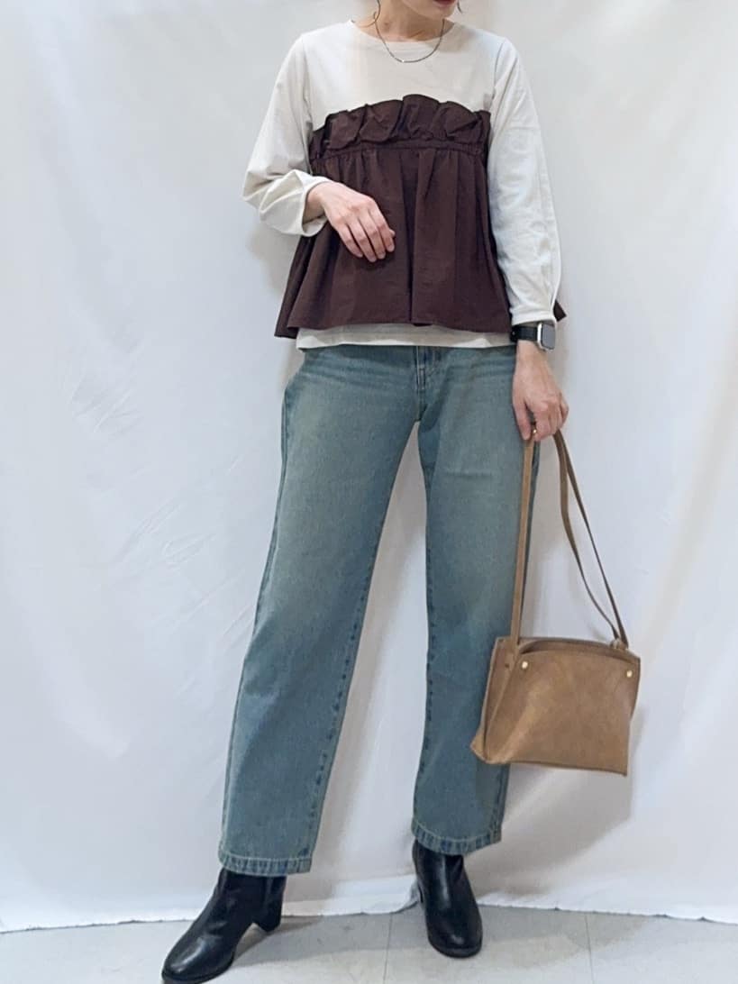 𝐇𝐢𝐫𝐨𝐦𝐢さんの「SHOO･LA･RUE｜【洗濯機可/S-LL】1枚で華やか フリルドッキングトップス」を使ったコーディネート