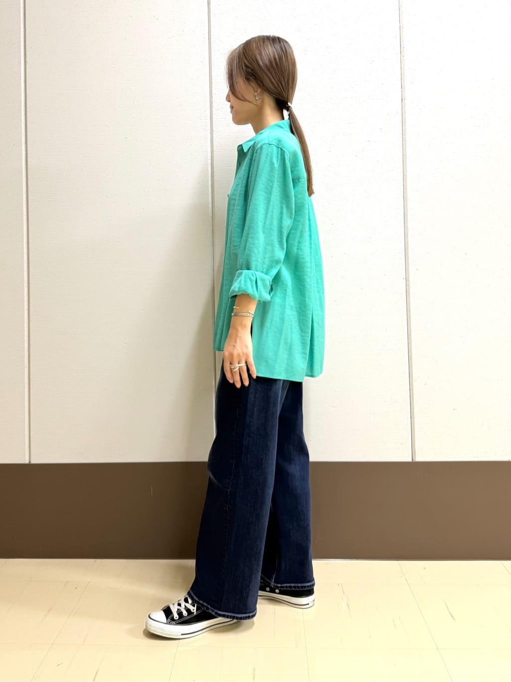 mamiさんの「INDIVI｜【体型カバー／清涼感】シアーオーバーシャツ」を使ったコーディネート