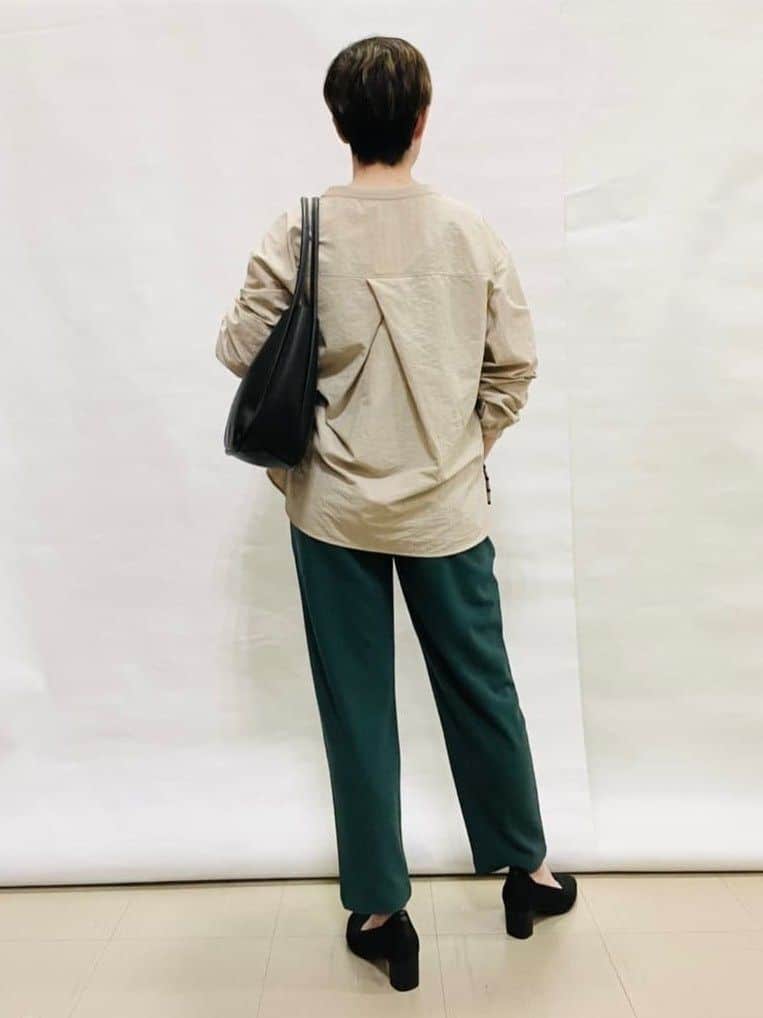 なっちゃんさんの「SHOO･LA･RUE｜【S-LL】インせず決まる 背中タック入り パフ袖トップス」を使ったコーディネート