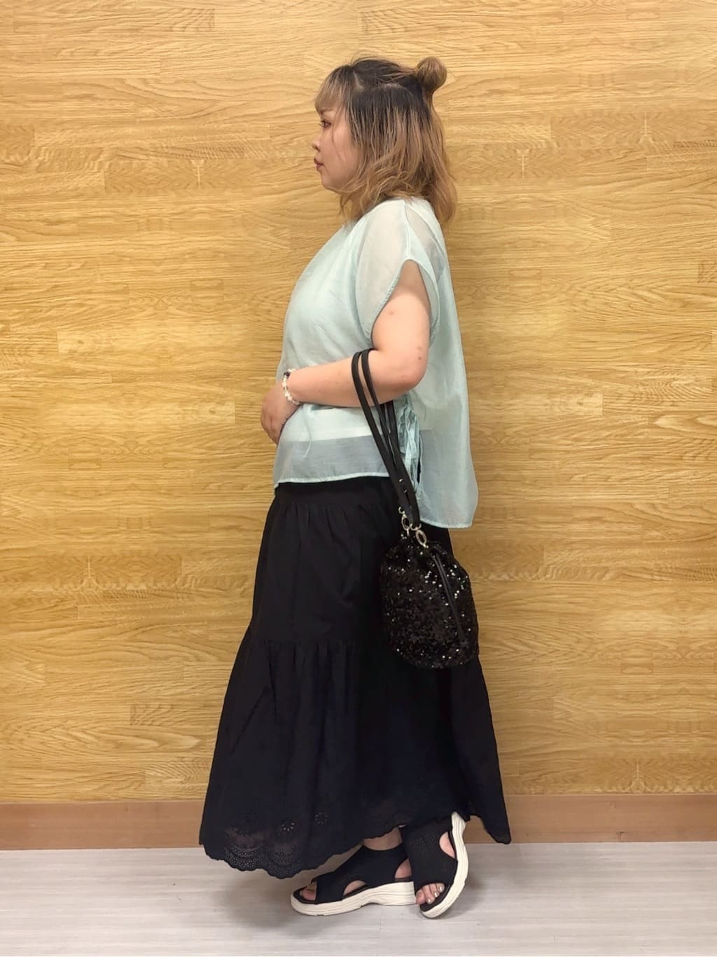 ぁむさんの「SHOO･LA･RUE｜【洗える/S-LL】上品なシアー感 レイヤード風トップス」を使ったコーディネート