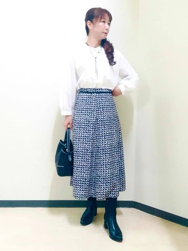 花さんの「Reflect｜【ニットスタイルが華やかに◎】チドリ風プリントフレアスカート」を使ったコーディネート