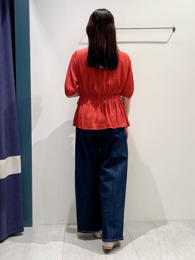 haruさんの「grove｜【二の腕/体型カバー】メリハリシルエットが叶うシャーリングブラウス」を使ったコーディネート