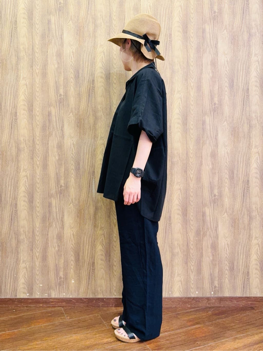 ちばみさんの「SHOO･LA･RUE｜【S-LL/UV/接触冷感/抗菌防臭】体型を自然にカバー フレンチリネンブレンド襟付ドルマンシャツ」を使ったコーディネート