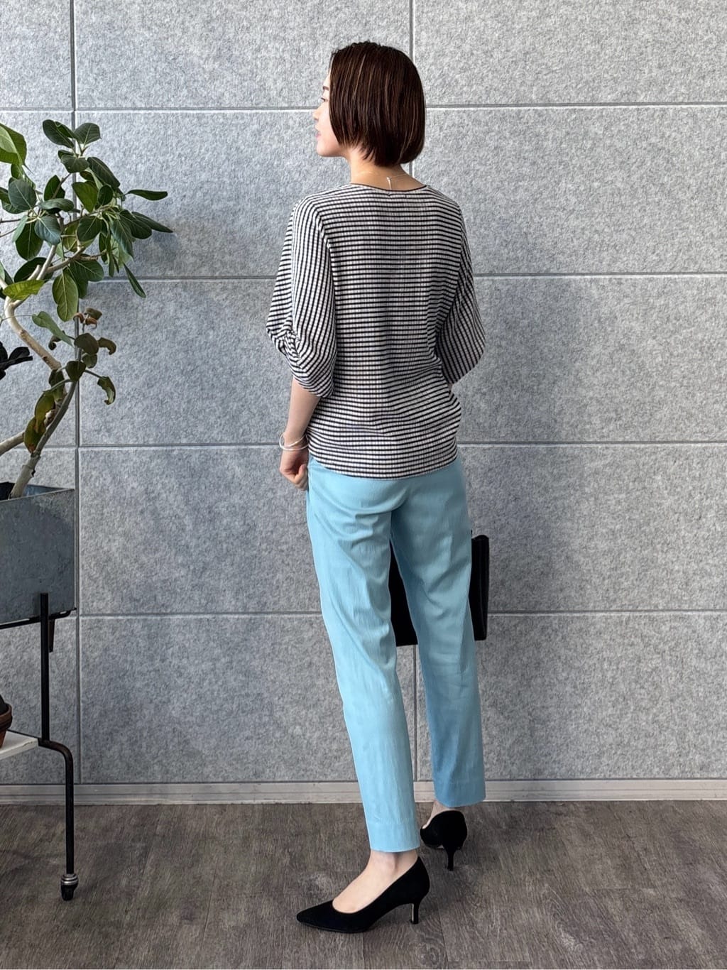 kanaeさんの「INDIVI｜【UVケア／吸汗速乾】凹凸素材ねじり袖トップス」を使ったコーディネート