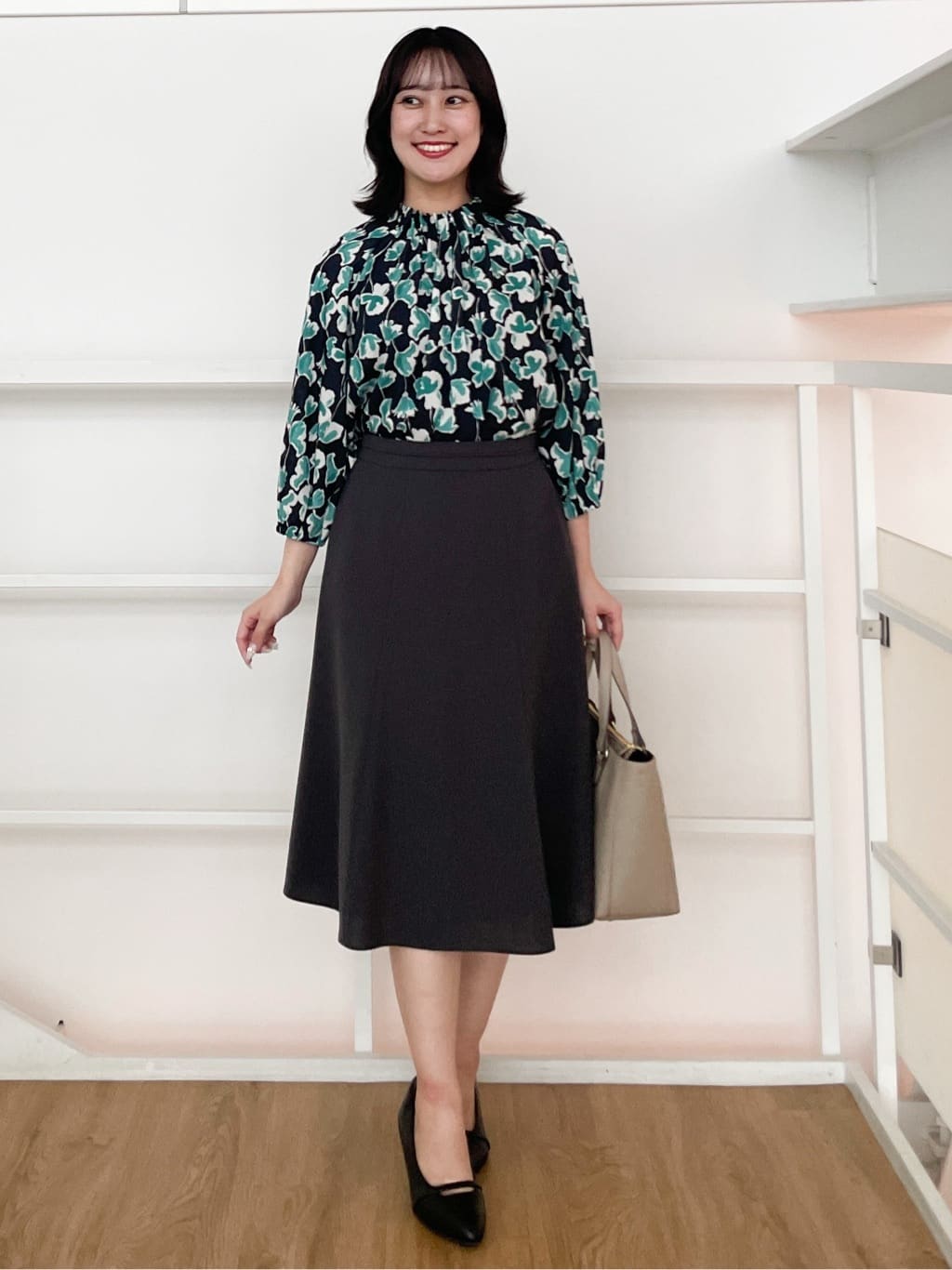 yukariさんの「Reflect｜【ジャケットのインナーにおすすめ◎】花柄タックデザインブブラウス」を使ったコーディネート