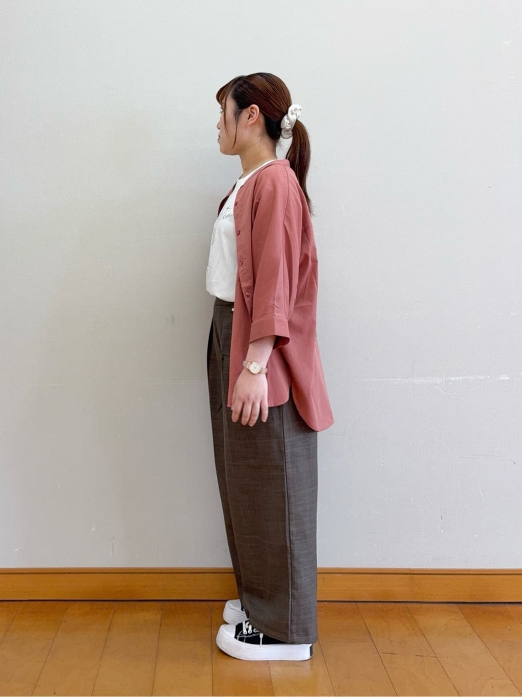 SO(R)Aさんの「SHOO･LA･RUE｜【S-LL/洗濯後しわになりにくい】コットン風 前あきドルマンブラウス」を使ったコーディネート