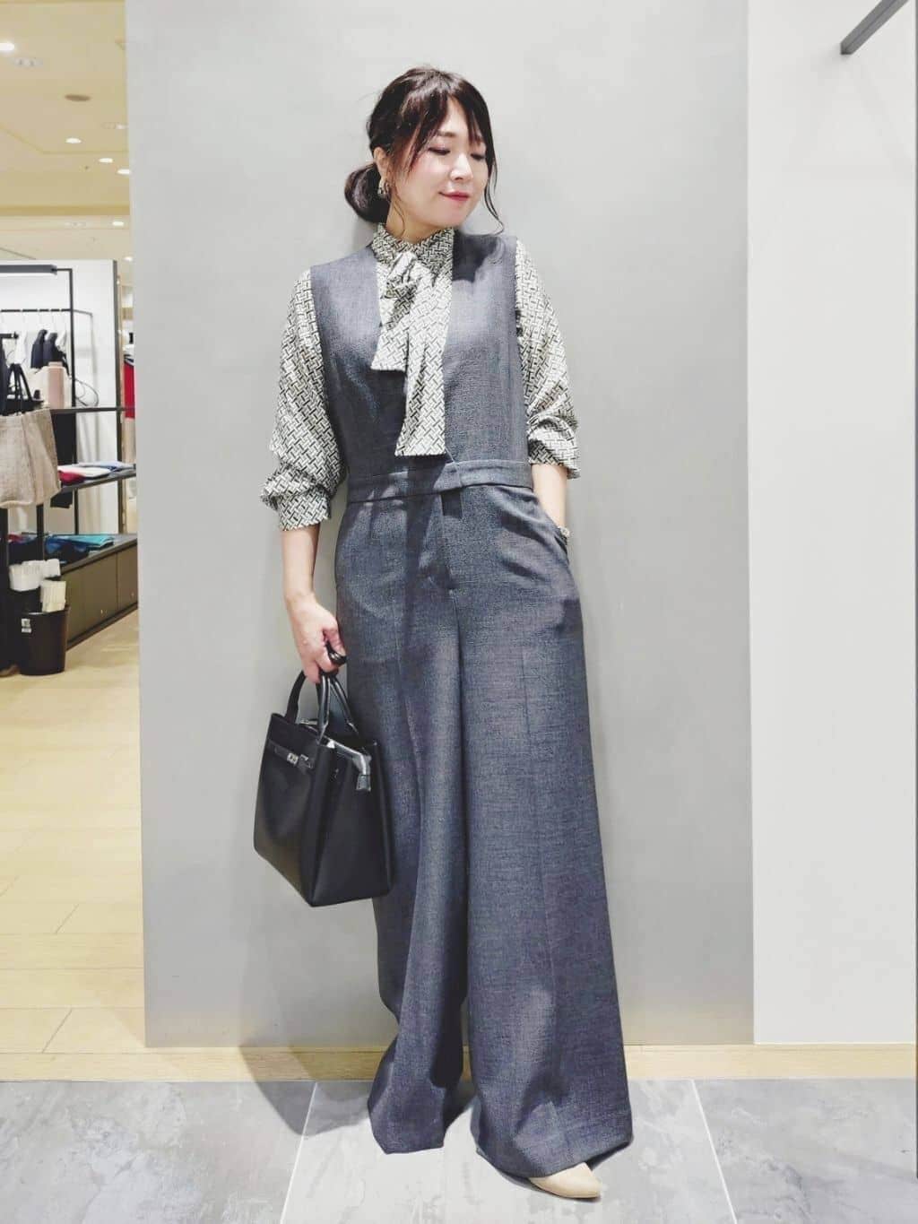 TOMOMIさんの「INDIVI｜ジオメプリントボウタイブラウス」を使ったコーディネート