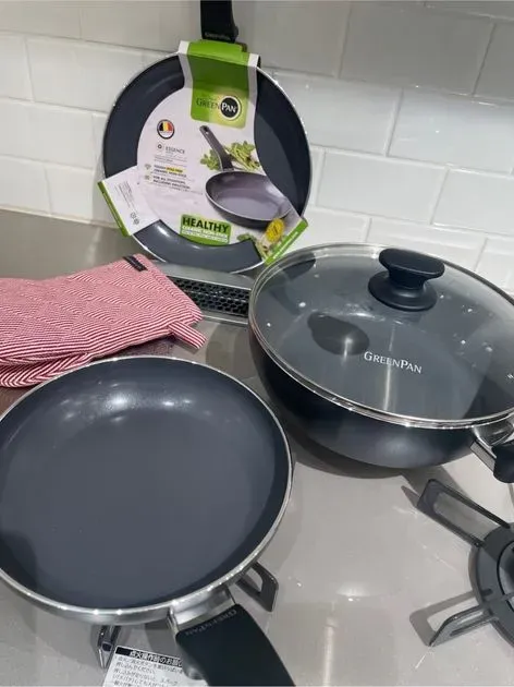 エッセンス フライパン 24cm 深型 ガラス蓋付き ＜GreenPan グリーン