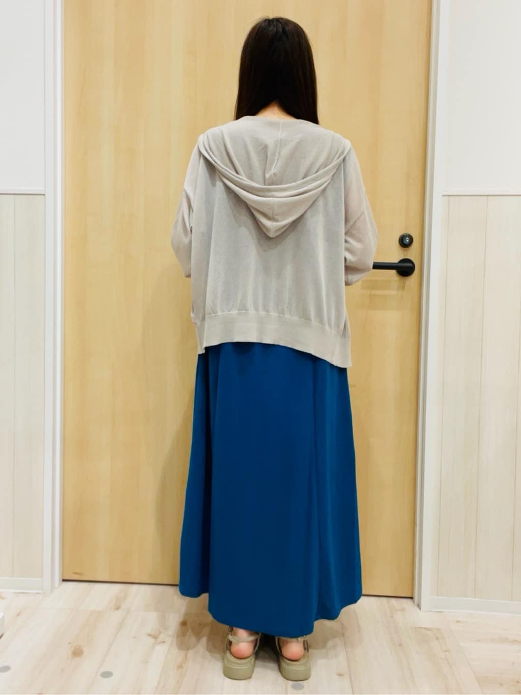 minamiさんの「SHOO･LA･RUE｜【S-LL/ひんやり】切替ラインですっきりと 1枚で着られるロングワンピース」を使ったコーディネート
